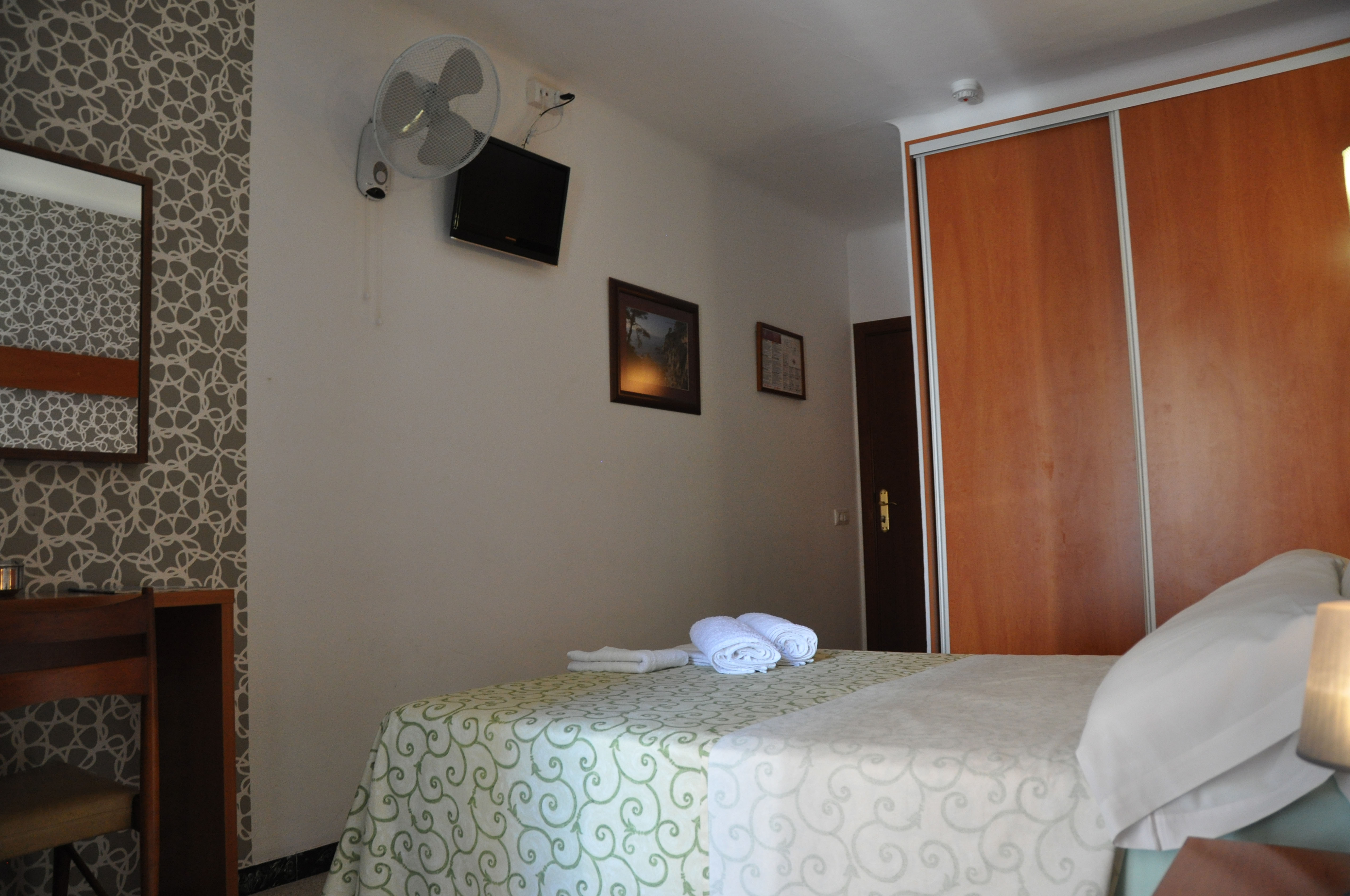 Double Room with Balcony and Private Bathroom 1